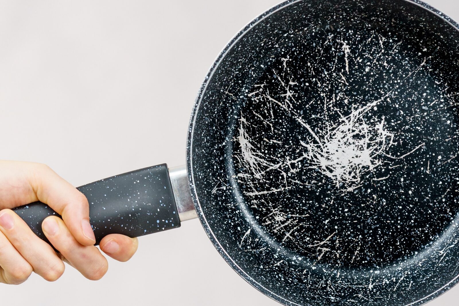 hand holding frying pan