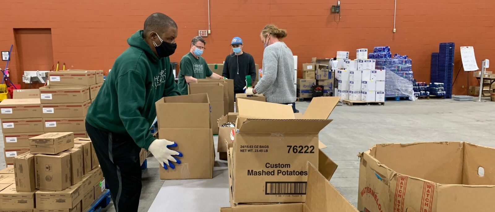 HU volunteers help food bank feed less fortunate