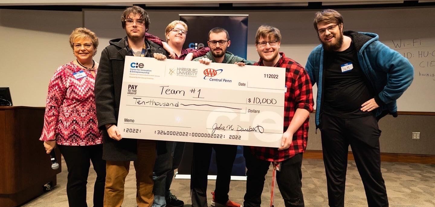 HU students take first place in ‘Hacking 4 Design’ competition